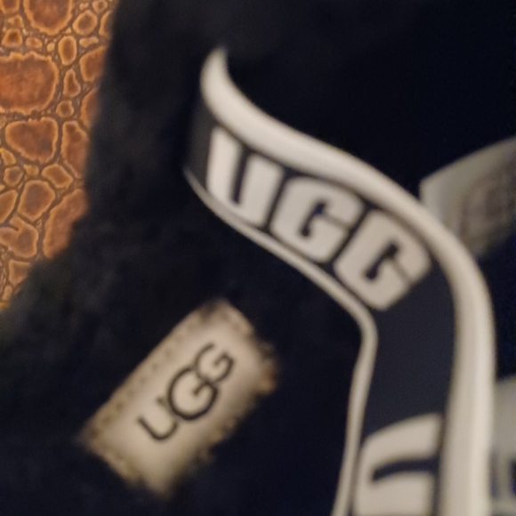 Ugg slippers - Picture 3 of 6